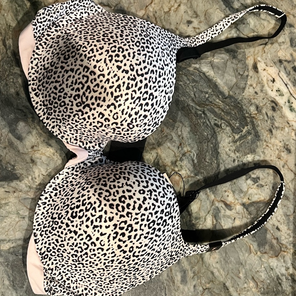NWT Victoria’s Secrets Unsure of style